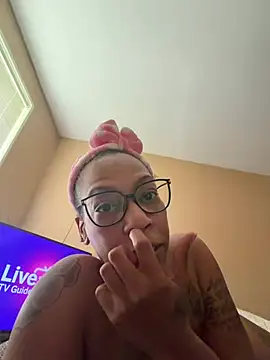 caramelkissss (Ask my age) - Hey hope to get some view fresh face