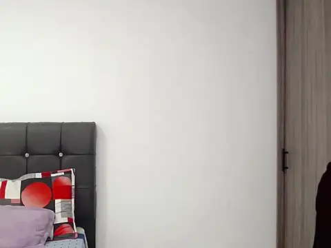 FireHots18 live cam on StripChat