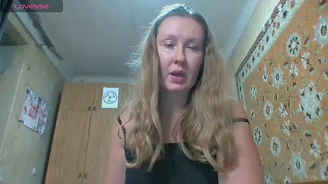 AnnaXLovers live cam on StripChat