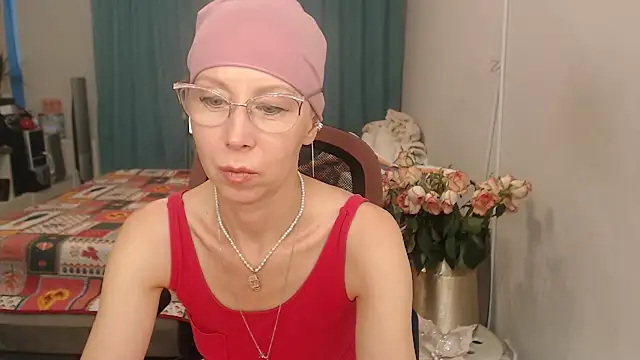 LuxuryNika live cam on StripChat