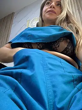 alicee16 live cam on StripChat