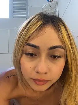 Annyy_Ricee28 live cam on StripChat