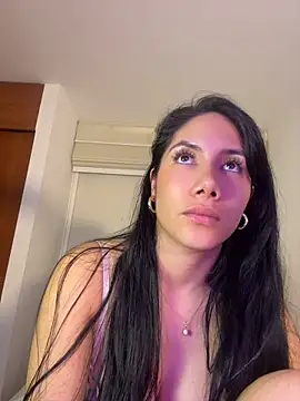 ArianaReynoldss live cam on StripChat
