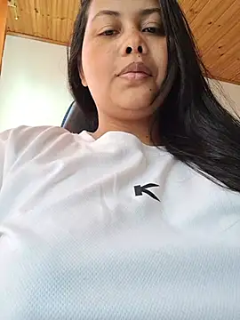 Alessandraa- live cam on StripChat