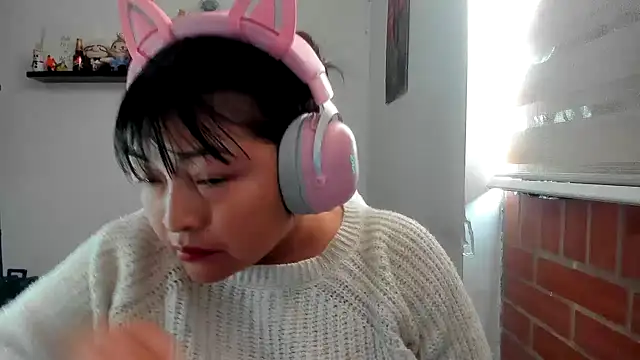 Shaddycute_ live cam on StripChat