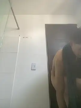 Latinos_2001 live cam on StripChat