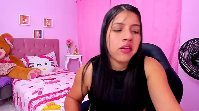 zara_cute live cam on StripChat