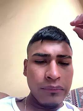 Emiliano_Reyes live cam on StripChat
