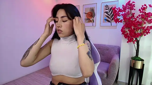 Rainy_doll live cam on StripChat