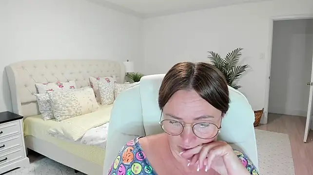 Vika73 live cam on StripChat