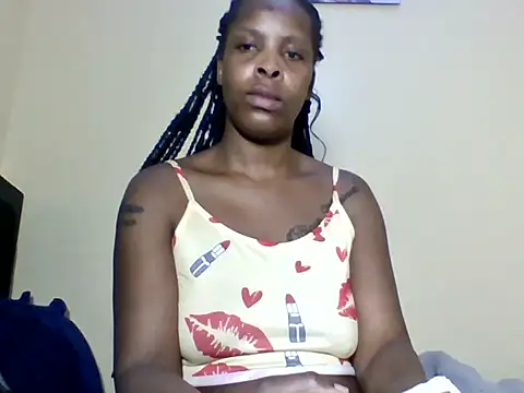 camila_lorah live cam on StripChat