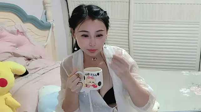 Alice-168 live cam on StripChat