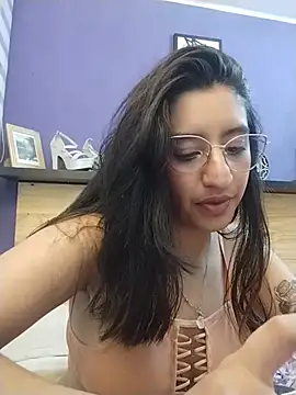 sarahy_evans live cam on StripChat