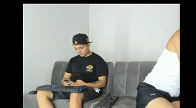 Charlie_Scorpion live cam on StripChat