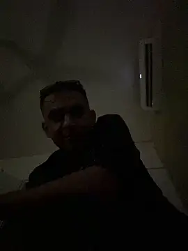 Mounstro3 live cam on StripChat