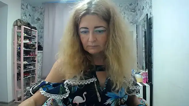 helen1974 (F mature) - Camming Home! Lifetime Daily Camming!