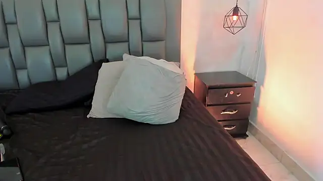 dakota_roussee (F milf) - show boobas