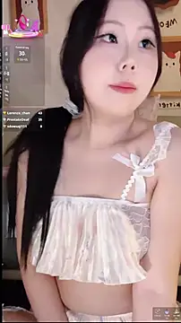 xiaoxiaoyuu- (F teen) - 小鱼大王嘻嘻，私秀专属定制喷水哦（上新互动转盘）
