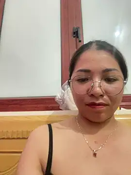 Phiea-nc94 live cam on StripChat