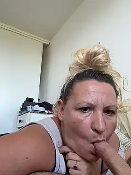bakala34000 (G milf) - Dildo 26 cm + squirt