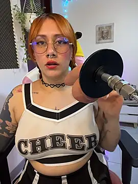 Luna_Paris_ live cam on StripChat