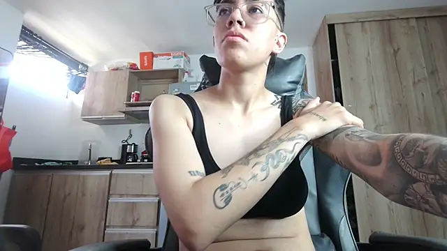 Cutie_Shy_ live cam on StripChat