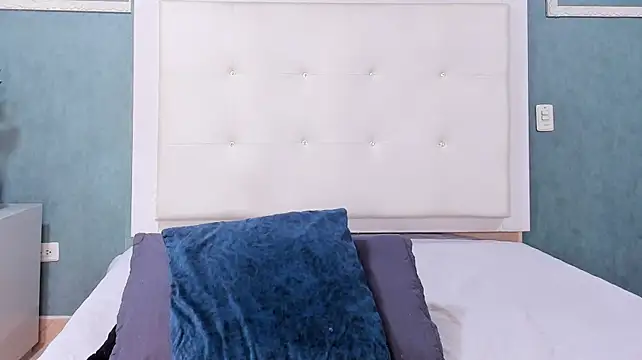 mia_gomez7 live cam on StripChat