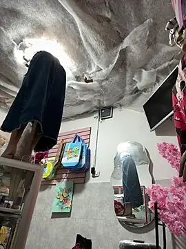 IsabellaMariet live cam on StripChat