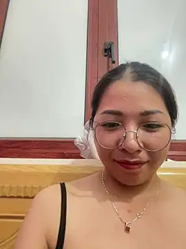 Phiea-nc94 live cam on StripChat