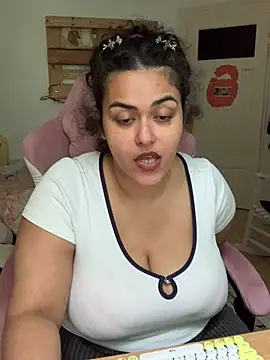 Curvydesifromgermany live cam on StripChat