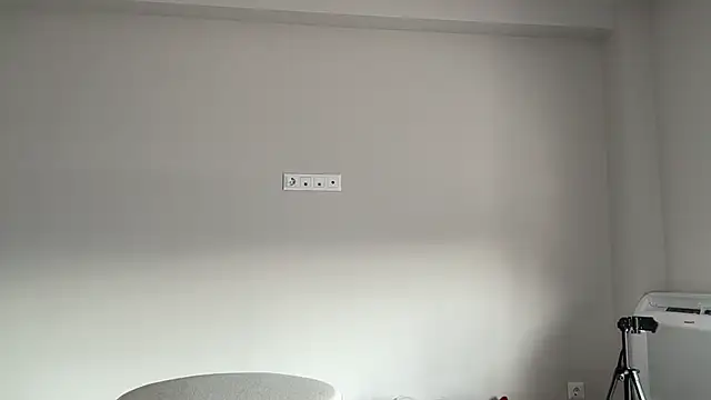 sweettits26 (F young) - naked show