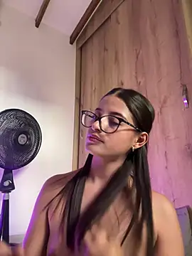arilw (F young) - Pussy close up🥵