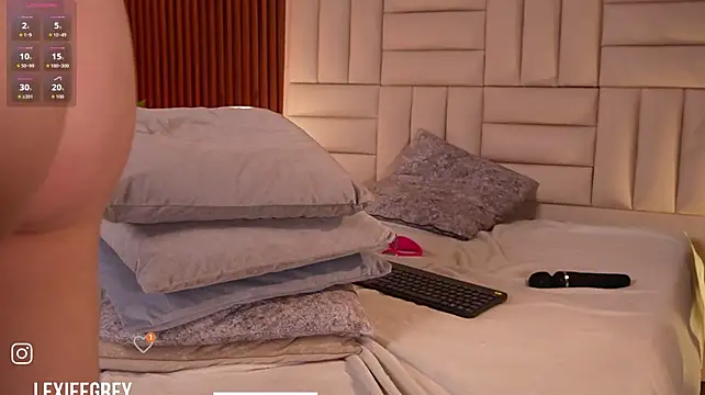 lexiee_grey_ live cam on StripChat