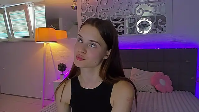 LuisaClover live cam on StripChat