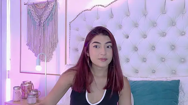 AriaStonne live cam on StripChat