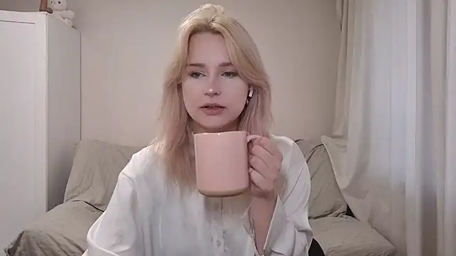 BloomMoon live cam on StripChat