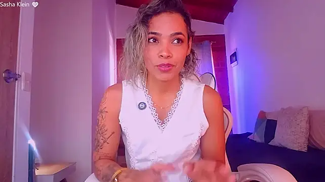 SashaKlein live cam on StripChat
