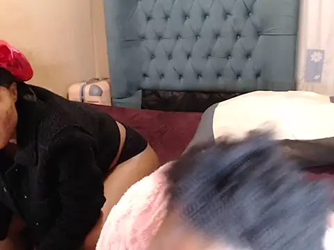 ChubbyBustyX live cam on StripChat