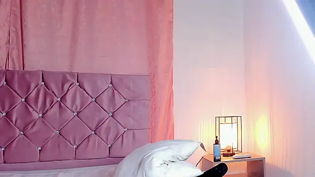NaylaRosse live cam on StripChat