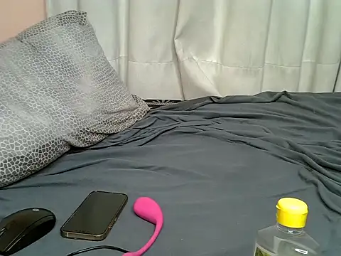 FreeGirll live cam on StripChat