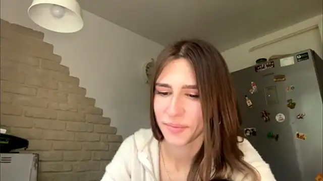 ZaraGuyette live cam on StripChat