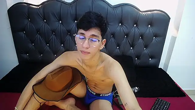 Nicolas_Rosenthal live cam on StripChat