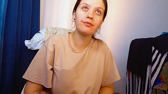 Ann_mikela live cam on StripChat