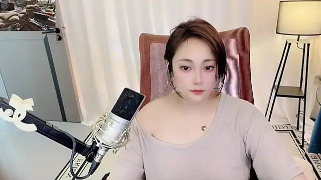 Daisy-77 live cam on StripChat