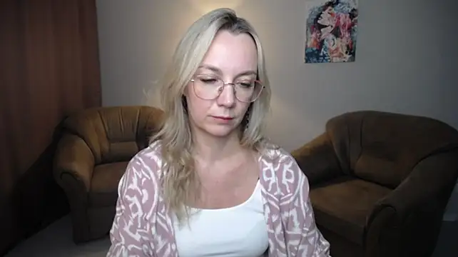 Ava_Elior live cam on StripChat