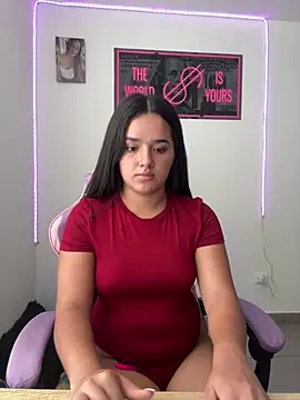 Luciaparker03 live cam on StripChat