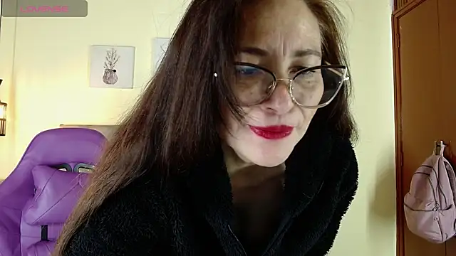 _naomi_s live cam on StripChat