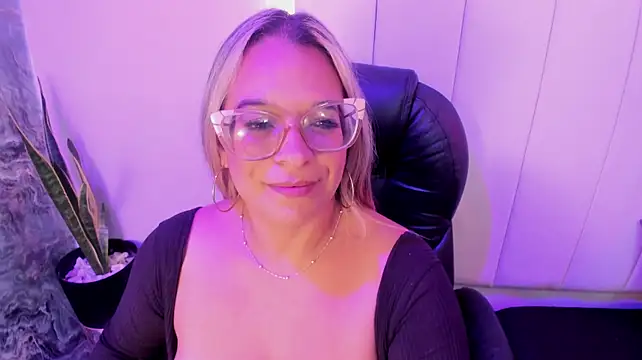 MHONIKBELUCCI live cam on StripChat