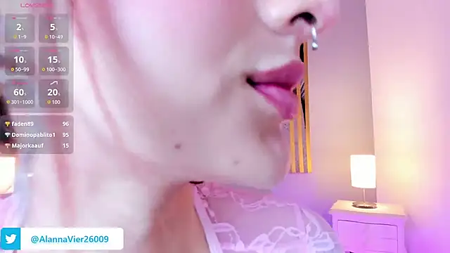 AlannaViera live cam on StripChat