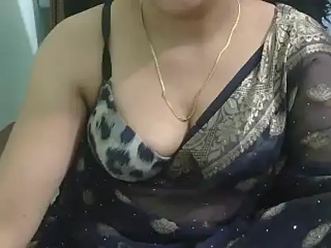 heyitsheer live cam on StripChat